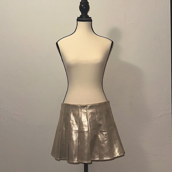 NWOT Akira Glittery Champagne Pleated Sexy Skirt Size Small - Picture 2 of 3